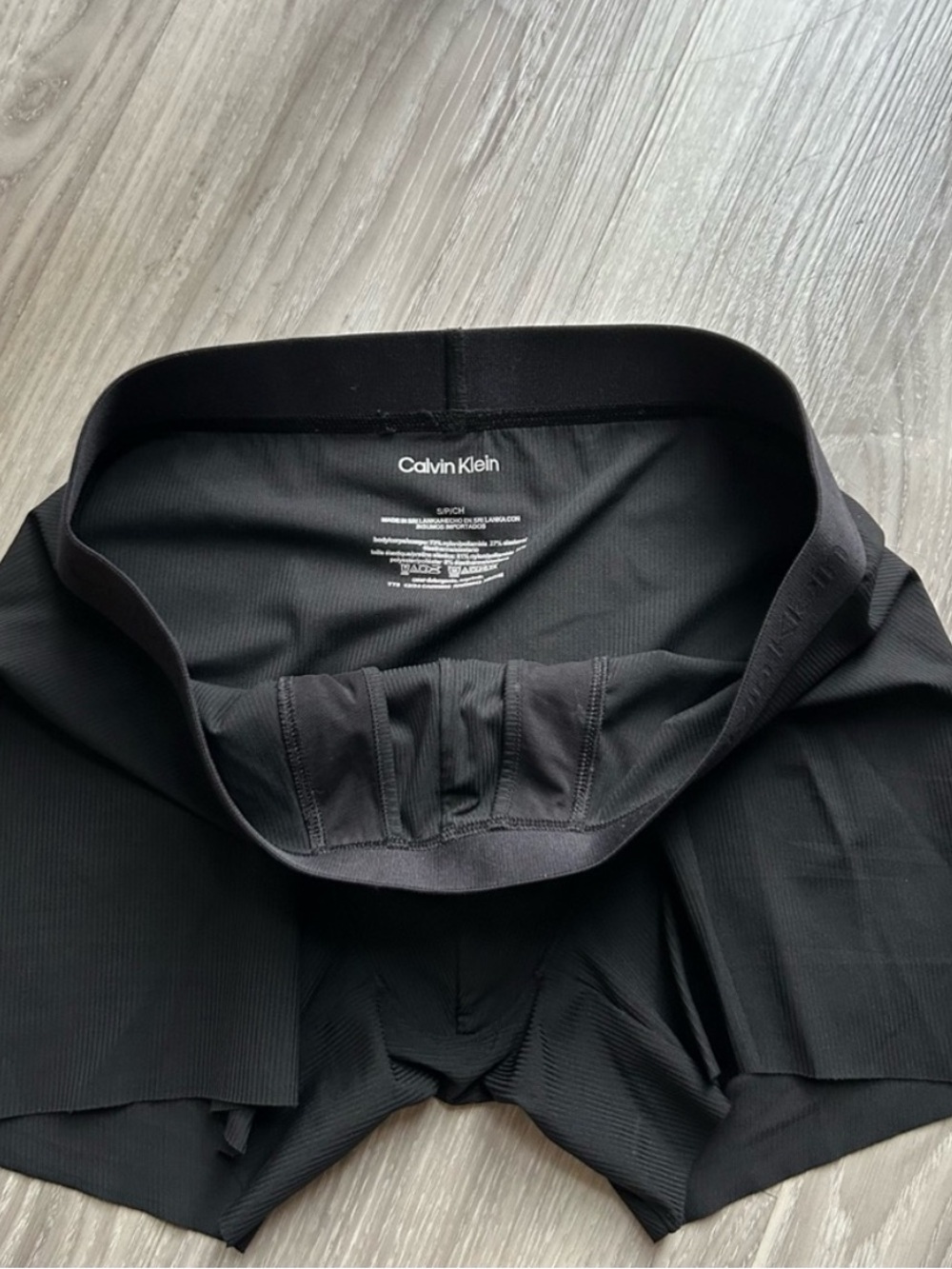 Calvin Klein | Micro Grip Low-Rise Trunks in  Classic Black  (Small) - Picture 13 of 15